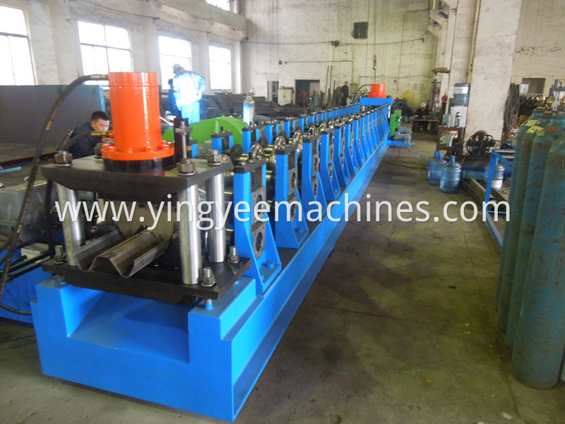 highway guardrail roll forming machine